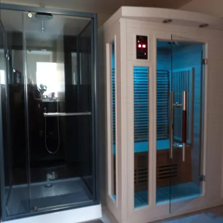 Gite 12 Pers-5ch-6 Lits Doubles-jacuzzi-piscine Chauffee *