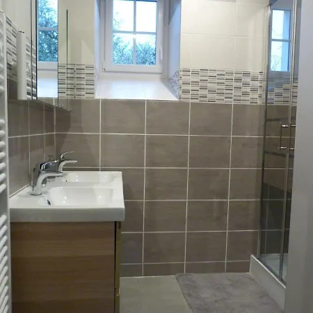 Gite 12 Pers-5ch-6 Lits Doubles-jacuzzi-piscine Chauffee